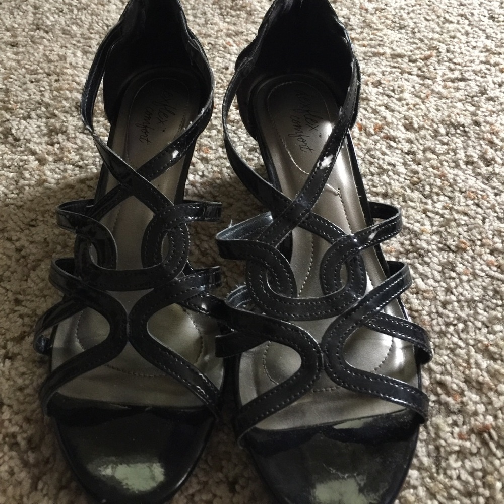 Women's patent leather black sandals