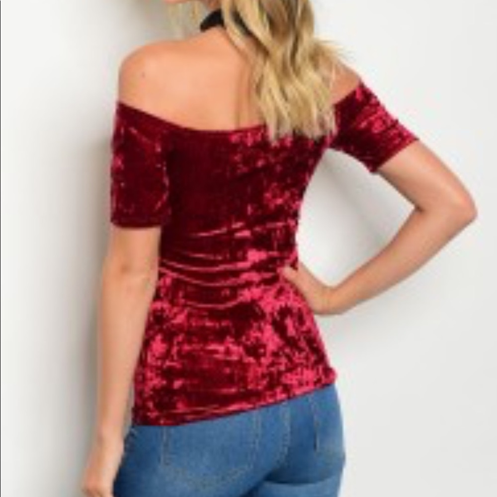 SS off shoulder fitted velvet top. - Picture 2 of 3
