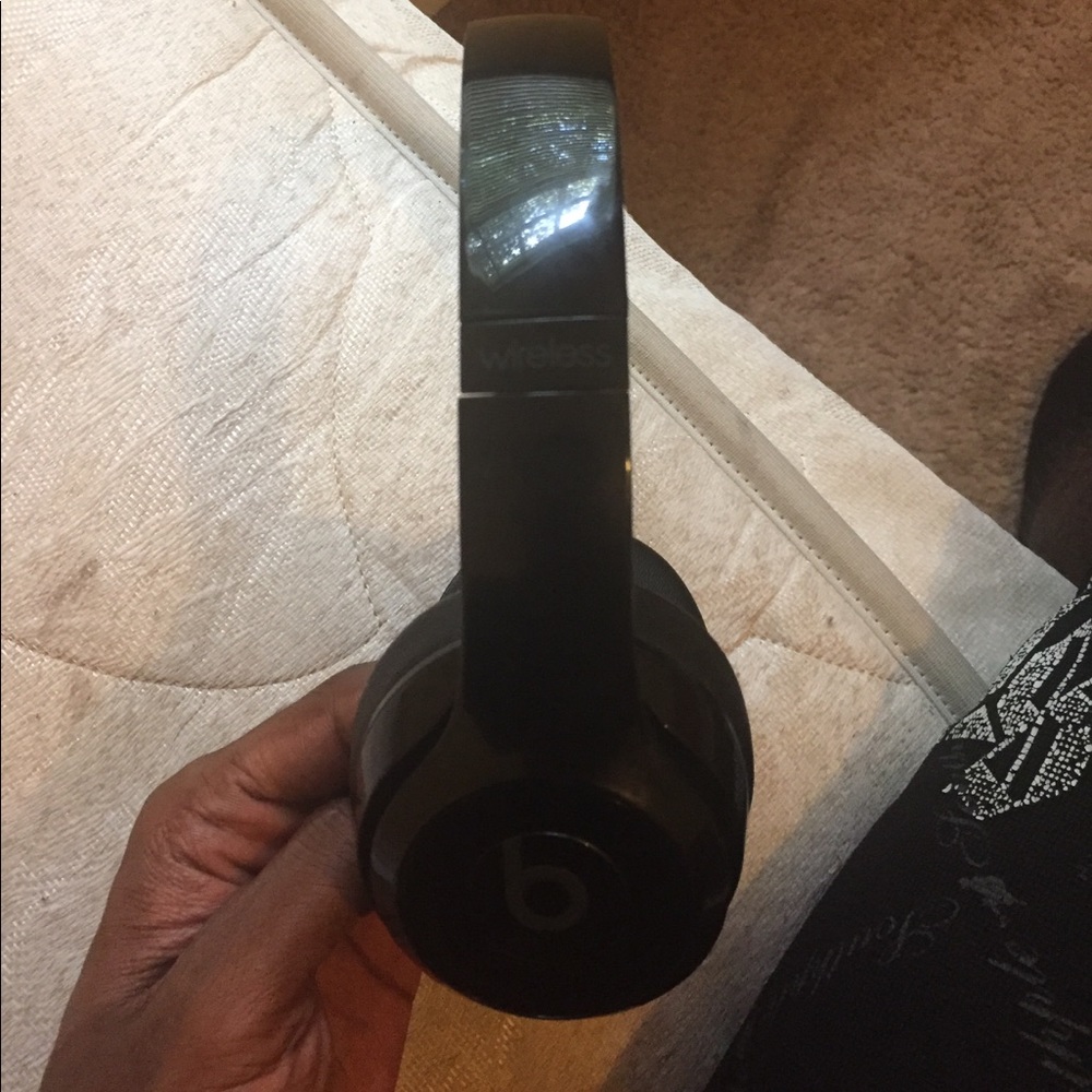 Wireless solo beats clean!!!
