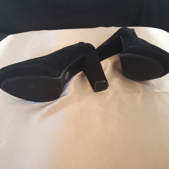 Shoes - Picture 3 of 4