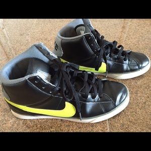Nike Men's Black & Neon Sneakers In Size 10