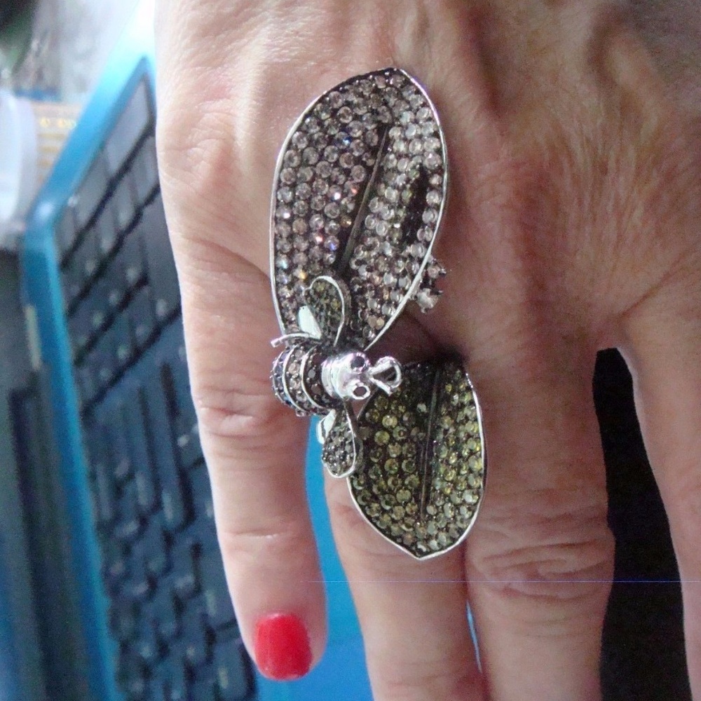 NOIR CZS BEE & LEAF RING BIG BOLD BLING SZ 6 6 1/2