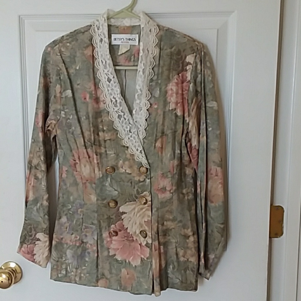 Jacket style top with matching lined lace skirt