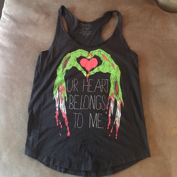 Hot Topic Tops - Ur heart belongs to me Tank Top