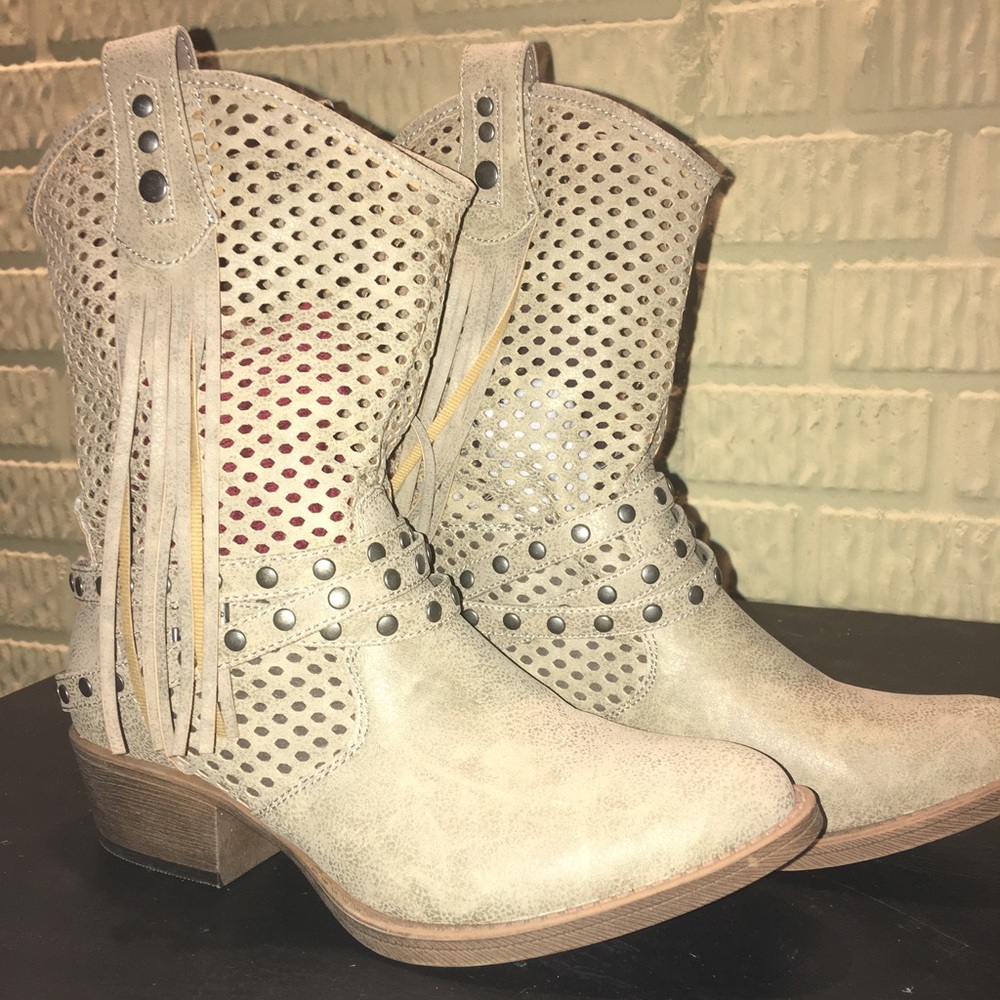 Ankle boots
