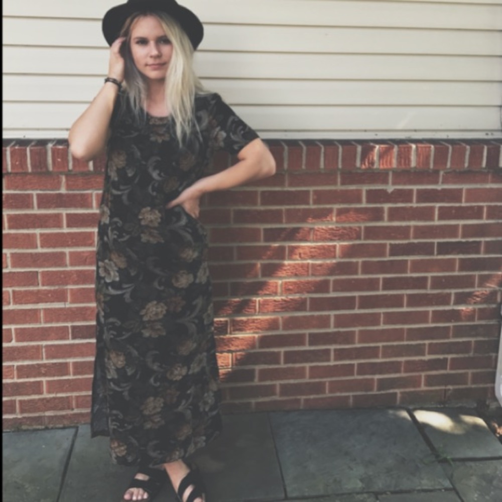 •VINTAGE FLORAL DRESS•