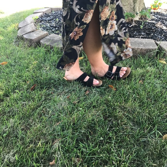 •VINTAGE FLORAL DRESS• - Picture 2 of 5