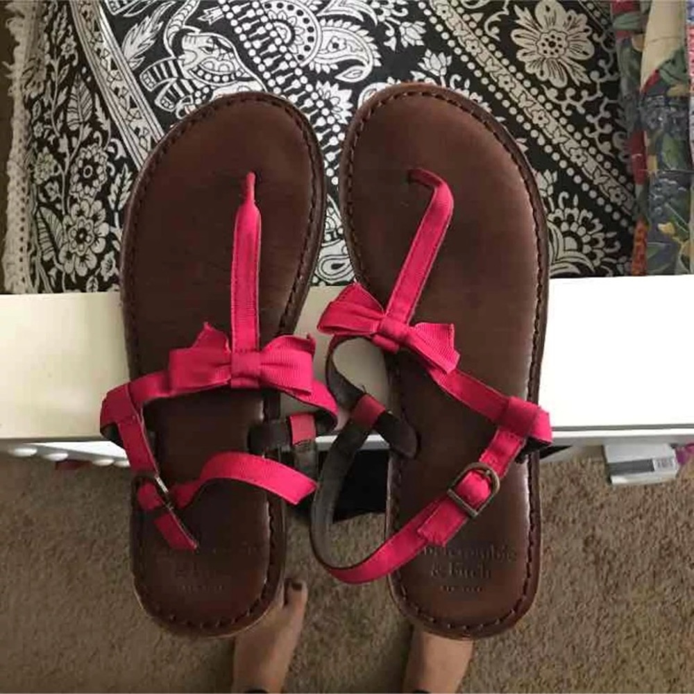 Pink leather Abercrombie sandals