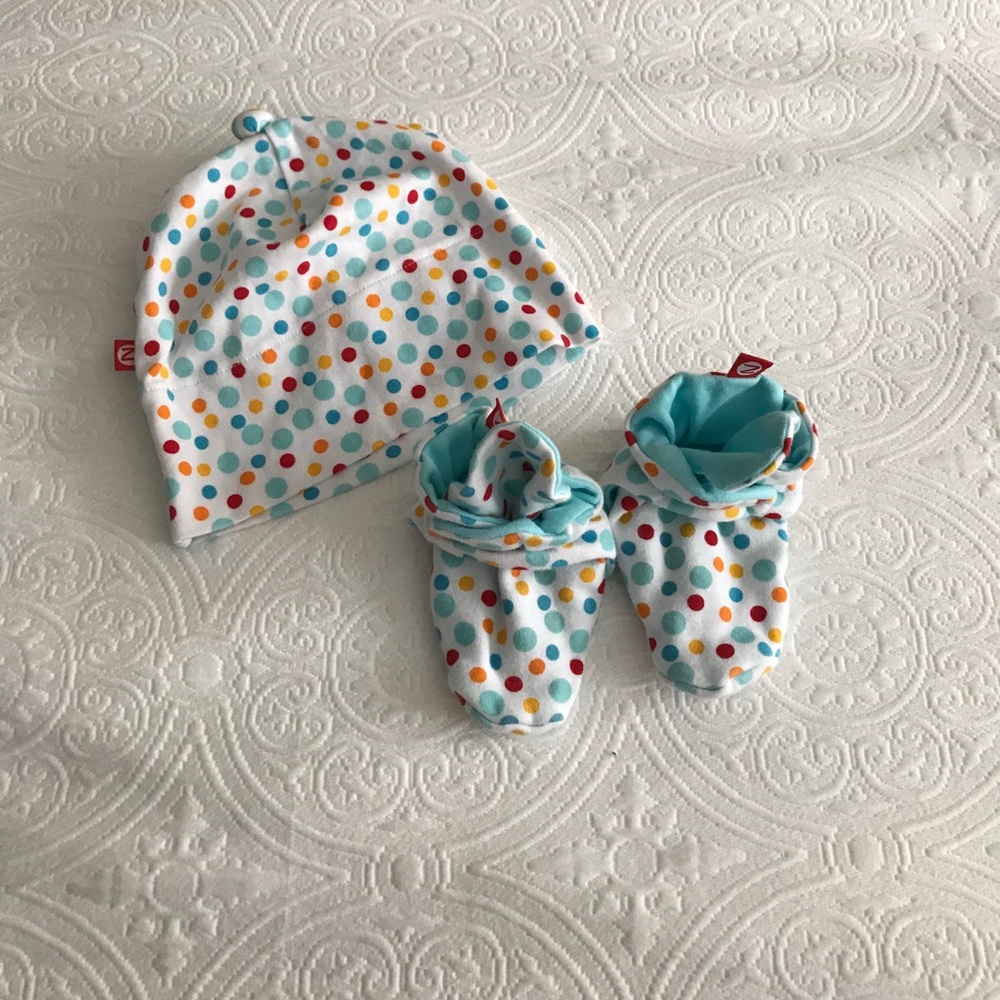 Zutano hat and booties set - NWOT