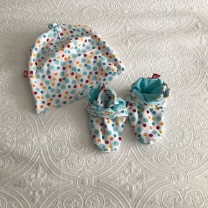 Zutano hat and booties set - NWOT