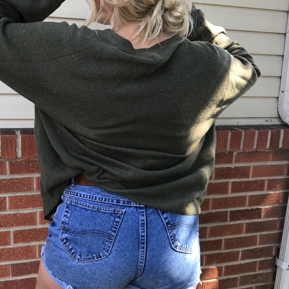 •ARMY GREEN CARDIGAN• - Picture 2 of 3