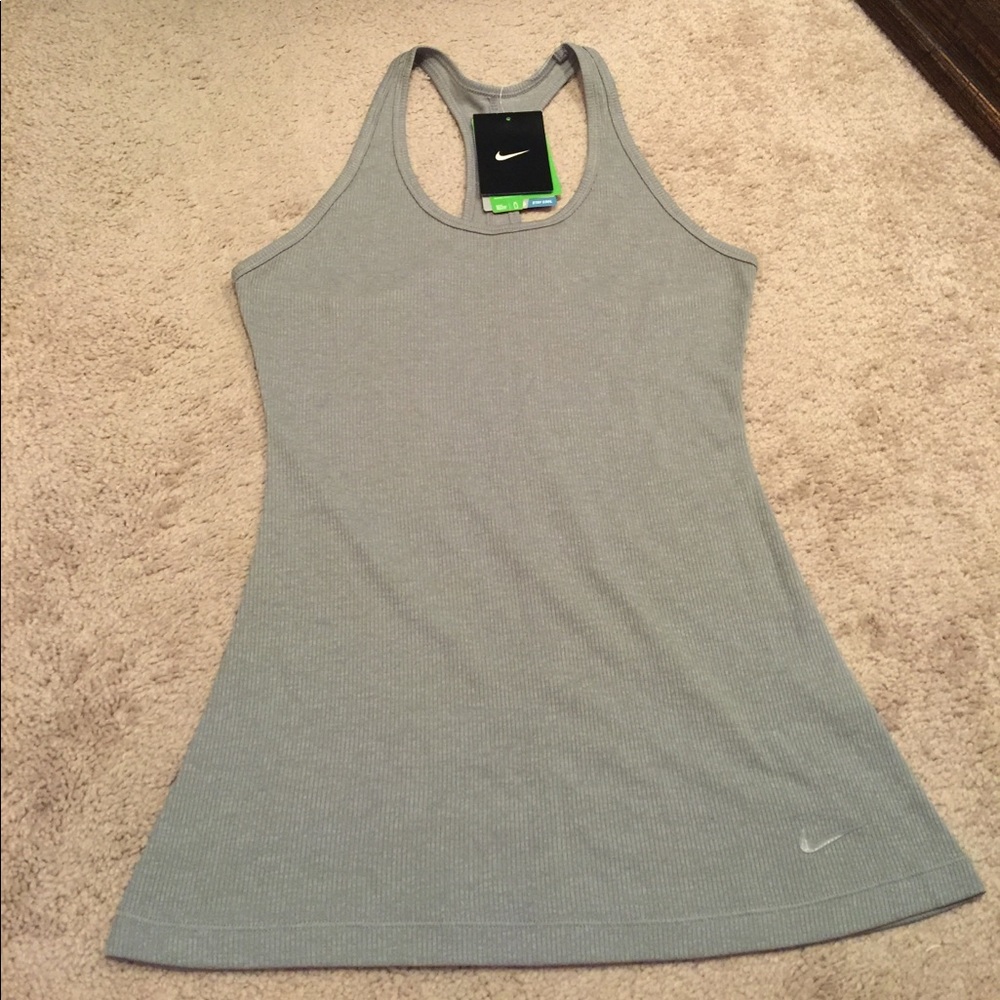 NIKE DRI-FIT Tank. Slim Fit