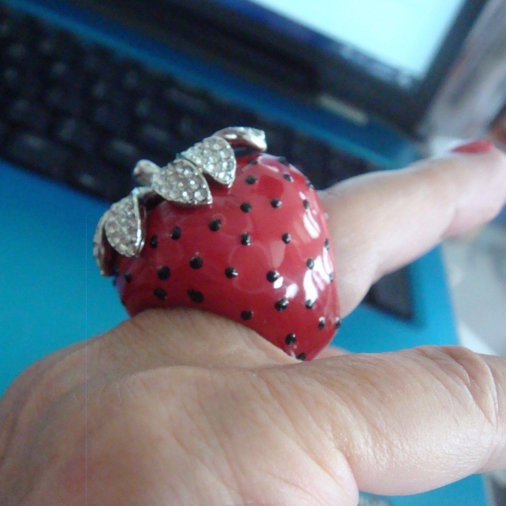 AMANDA BORGHESE HSN HUGE STRAWBERRY RING 6