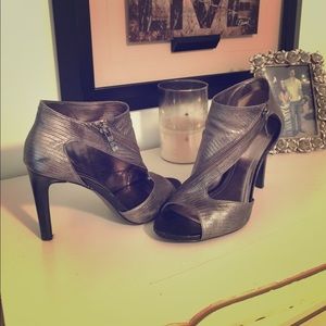 Silver leather BCBG high hills. Size 9.5