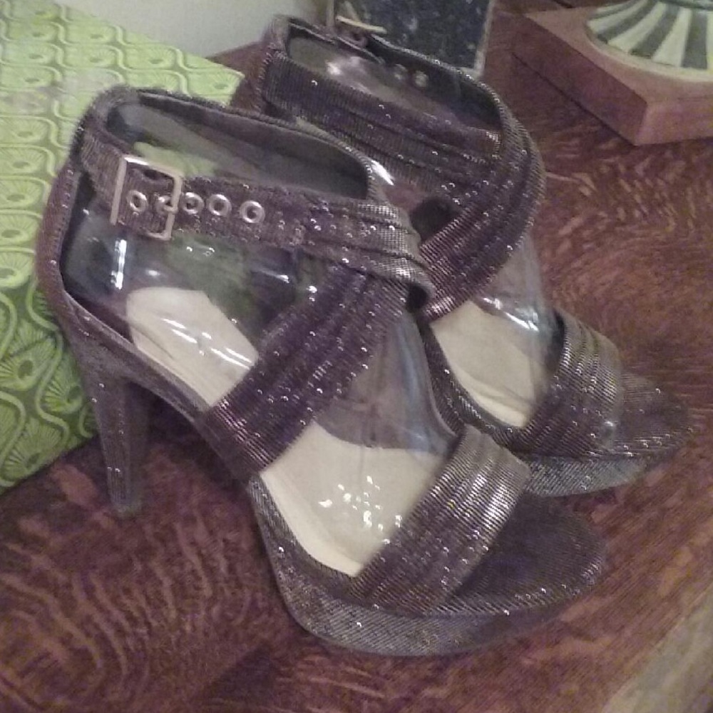 Gianni Bing Strappy Heel Sandals!