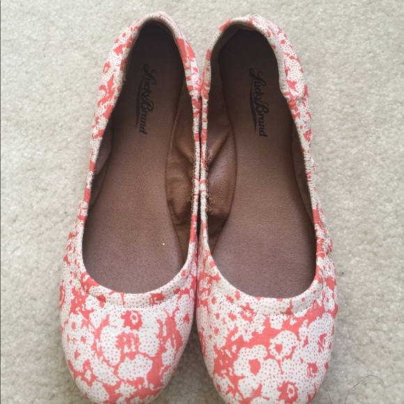 Luckybrand like new flats - Picture 1 of 3