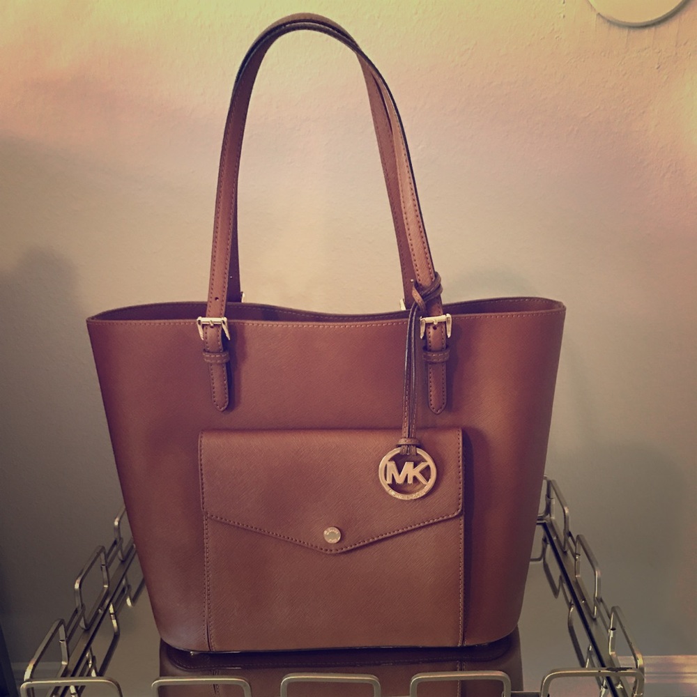 Michael Kors tote purse in acorn