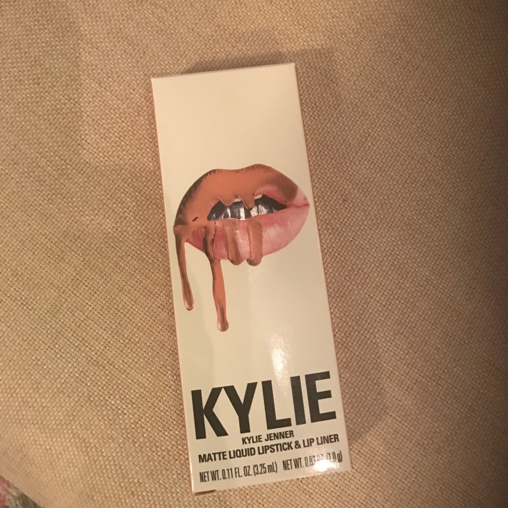 Kylie lipstick and lip liner. Brand New