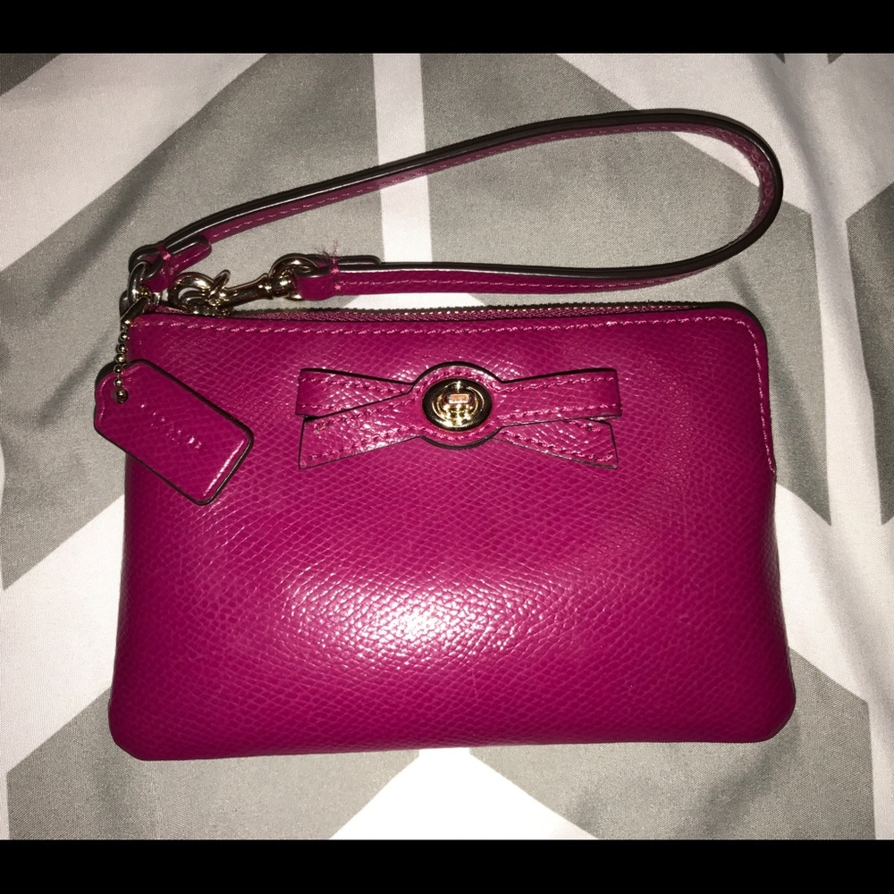 Small Coach Wristlet (cranberry)