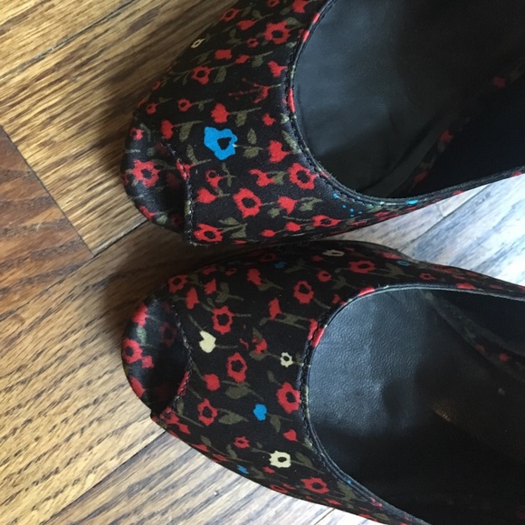 Aldo Fabric Open Toe Pumps - Picture 8 of 8