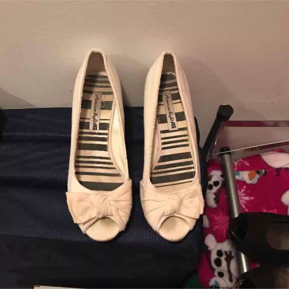 White American eagle wedges