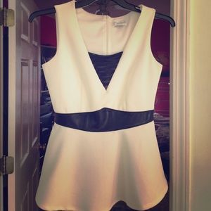 White and black Bisou Bisou top. Size small.