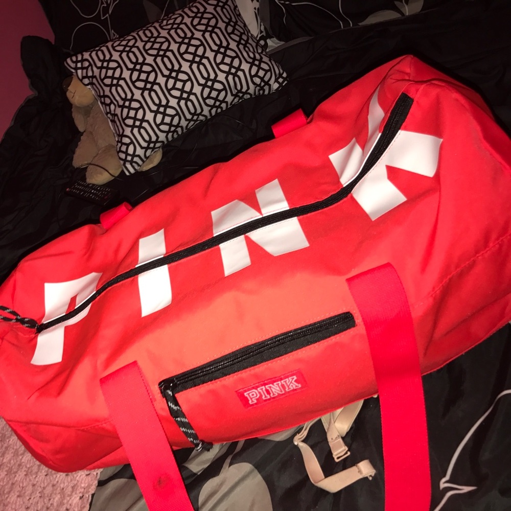 VS PINK duffle bag☄️