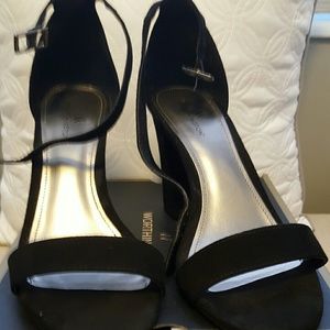 Black block sandal shoes