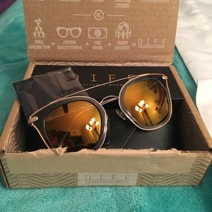 DIFF Eyewear Polarized "Zoey" Frames 😎 Negotiable