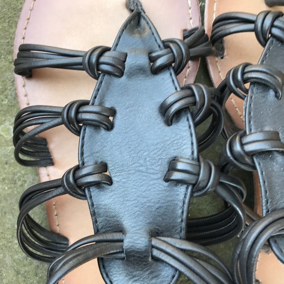 •BLACK SANDALS• - Picture 4 of 5