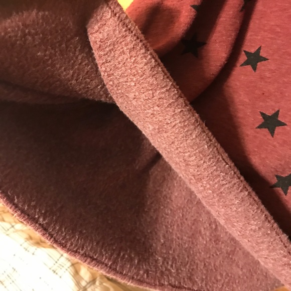 Maroon & black ⭐️ soft & cozy sweatshirt - Picture 2 of 5