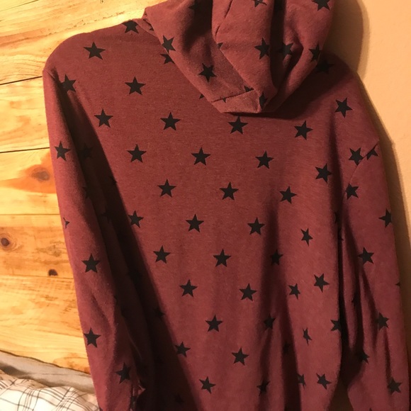 Maroon & black ⭐️ soft & cozy sweatshirt - Picture 4 of 5