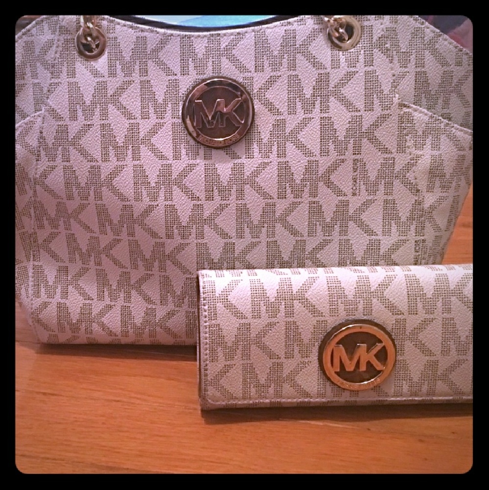 Michael kors vanilla bag and wallet