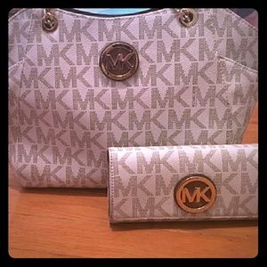 Michael kors vanilla bag and wallet