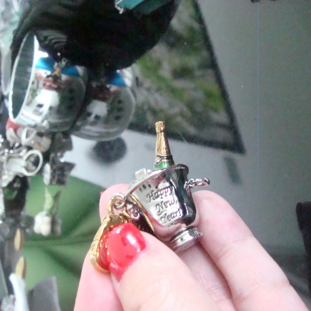 JUICY COUTURE CHARM NEW 2010 LIMITED EDITION HAPPY