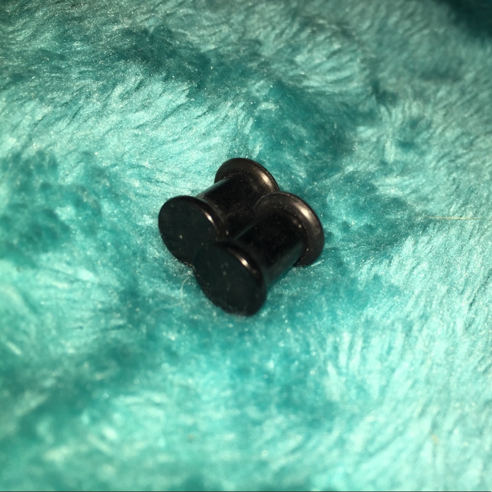 Simple Black Stud Plugs🖤