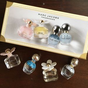 Marc Jacobs Daisy Perfume Minis with packaging!