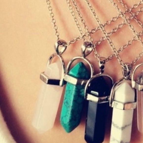 🍒Crystal Quartz Necklaces - Picture 3 of 4