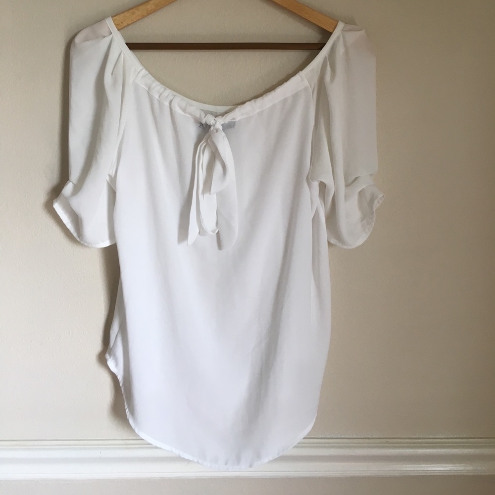 White polyester blouse - Picture 3 of 3