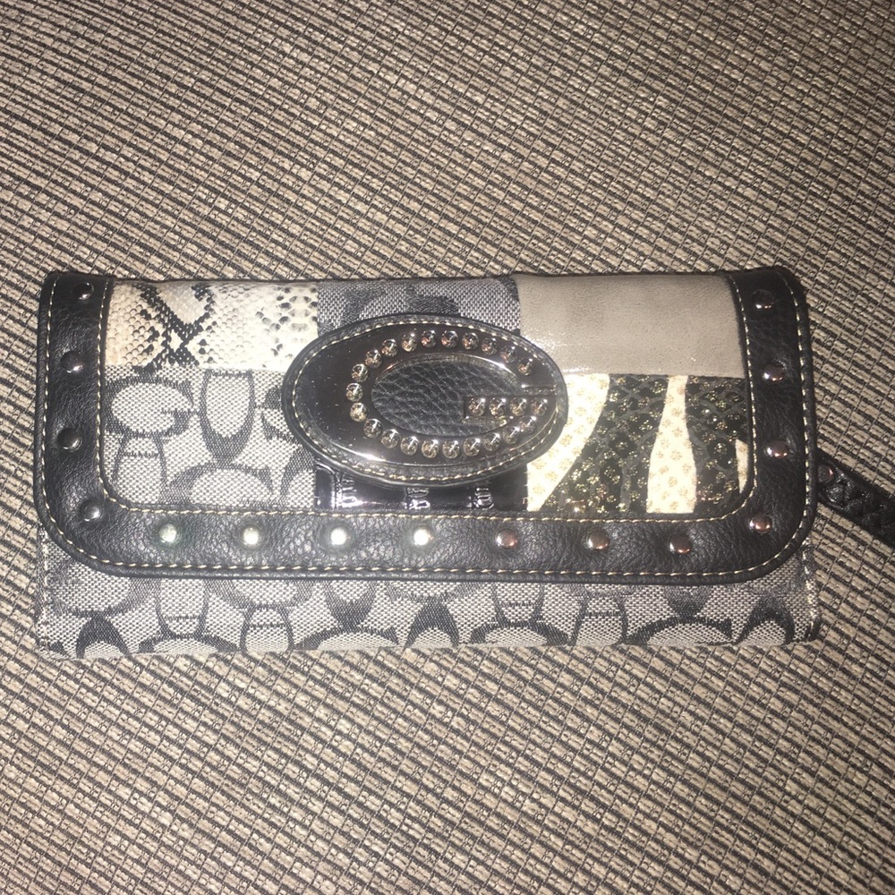 Guess Wristlet