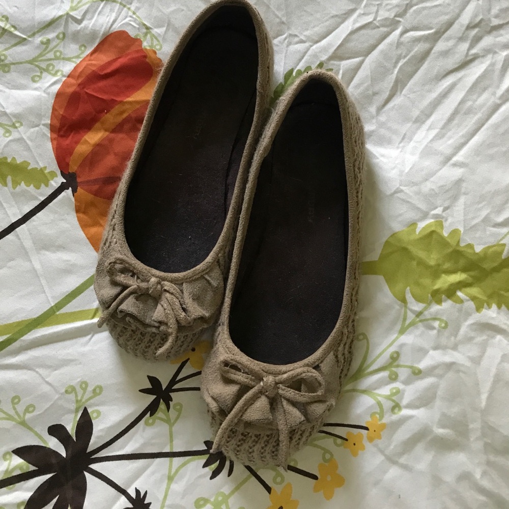 Chinese Laundry Beige Sweater Flats