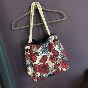 🔴DONATING SOON!! Tommy Hilfiger floral spring bag