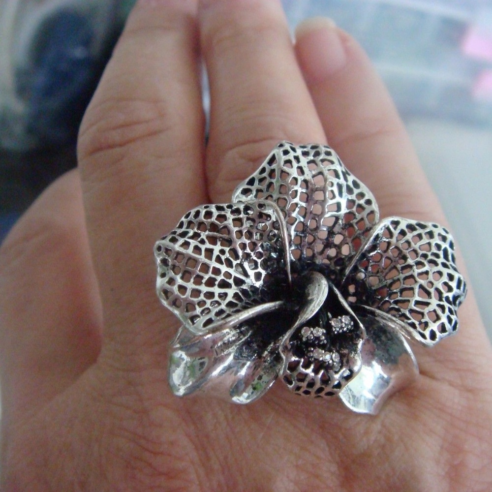 FOSSIL NWOT ORCHID CRYSTAL DETAIL RING