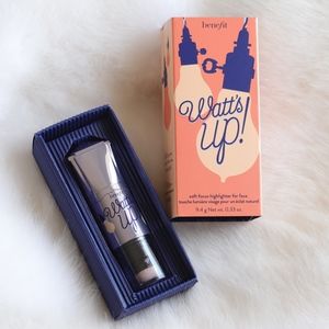 NEW and UNUSED! Benefit - Whatt's Up Highlighter