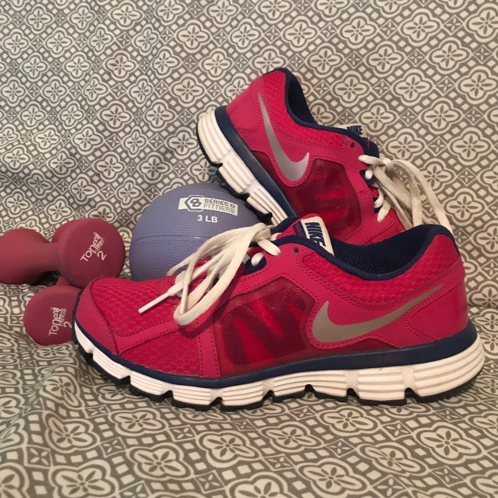 NIKE Dual Fusion ST2 *gently used*