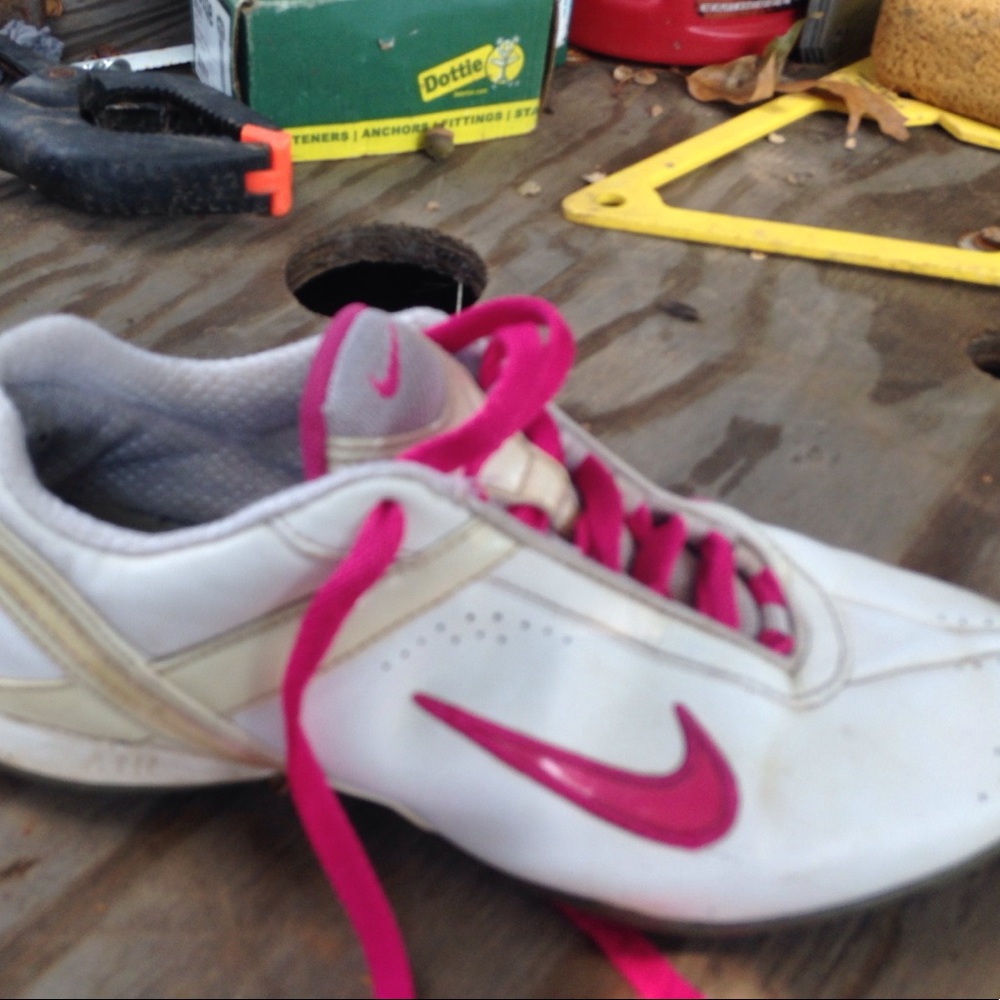 ~*NIKE*~ Woman's size 8 pink and white!!!!