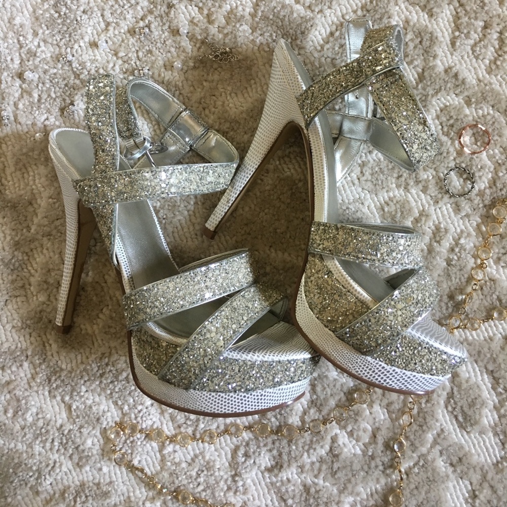 Guess White Glitter Snakeskin Pumps