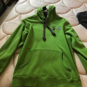 Green Under Armor sweatshirt