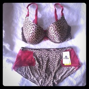 B. Tempted bra and panties. 34DD and medium bottom