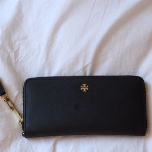 Tory Burch Saffiano Wallet (PRICE LOWERED)